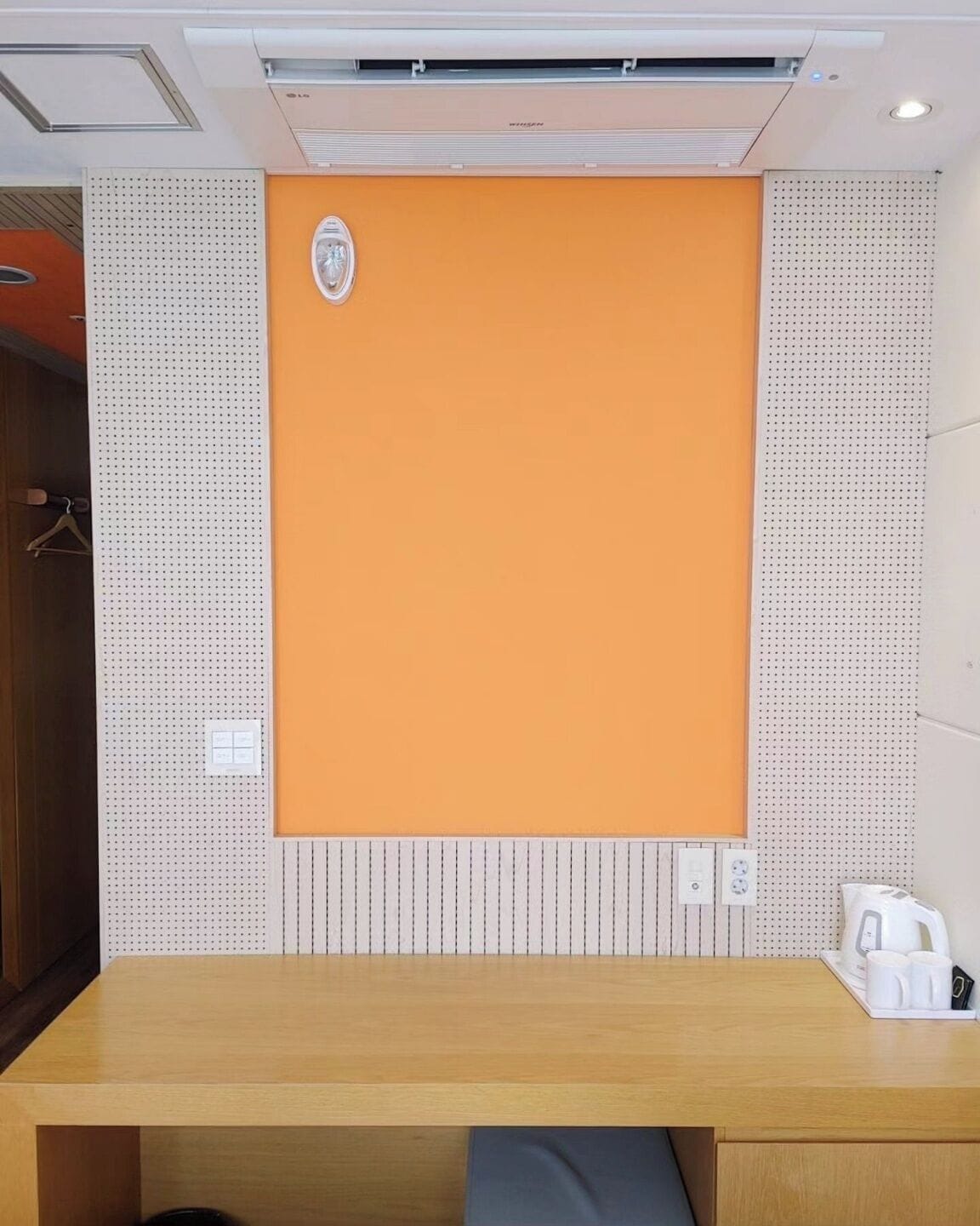 standard single room | in-room dining