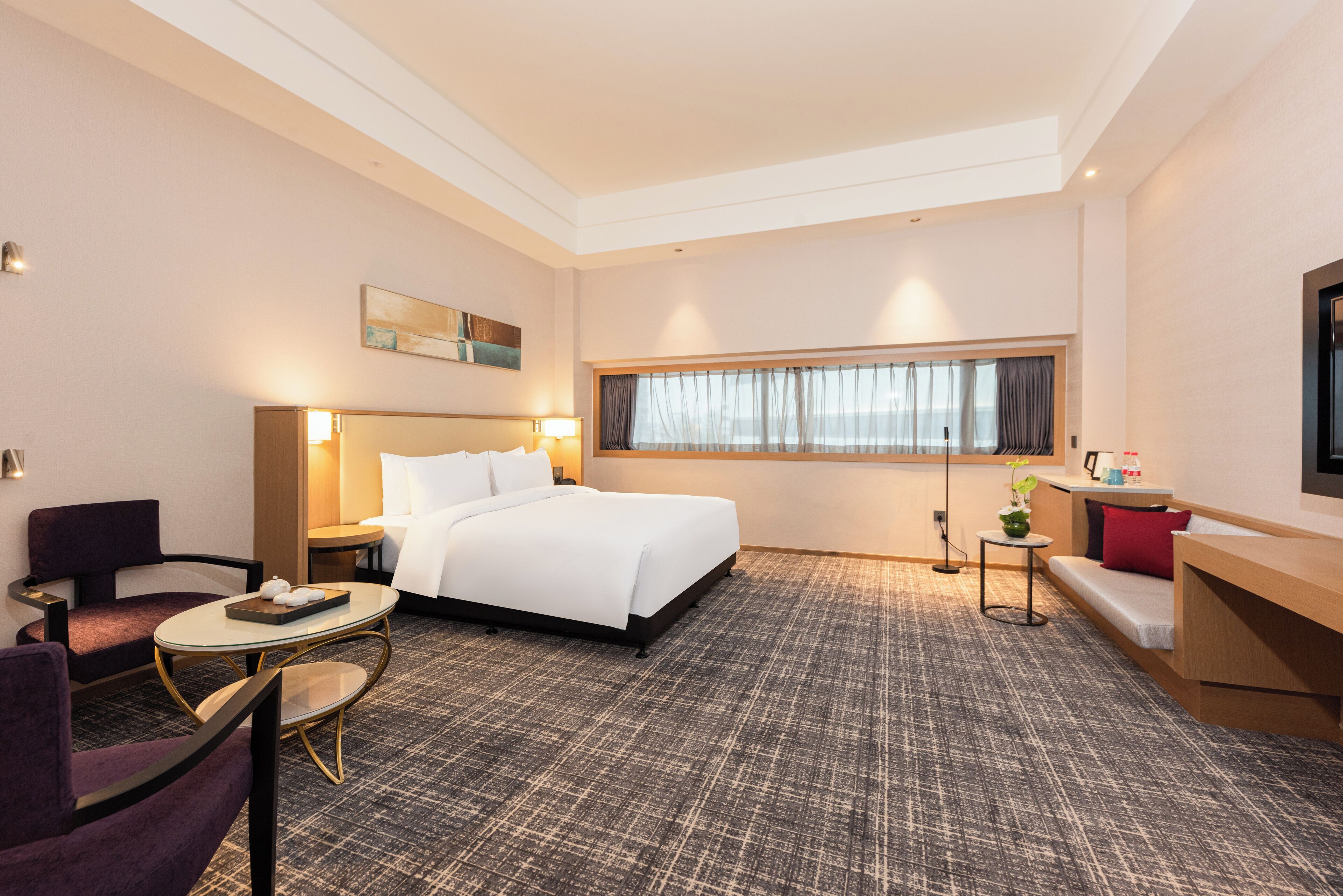 Executive dubbelrum - 1 kingsize-säng - utsikt mot staden | Duntäcken, memory foam-madrasser, skrivbord och arbetsyta för laptop