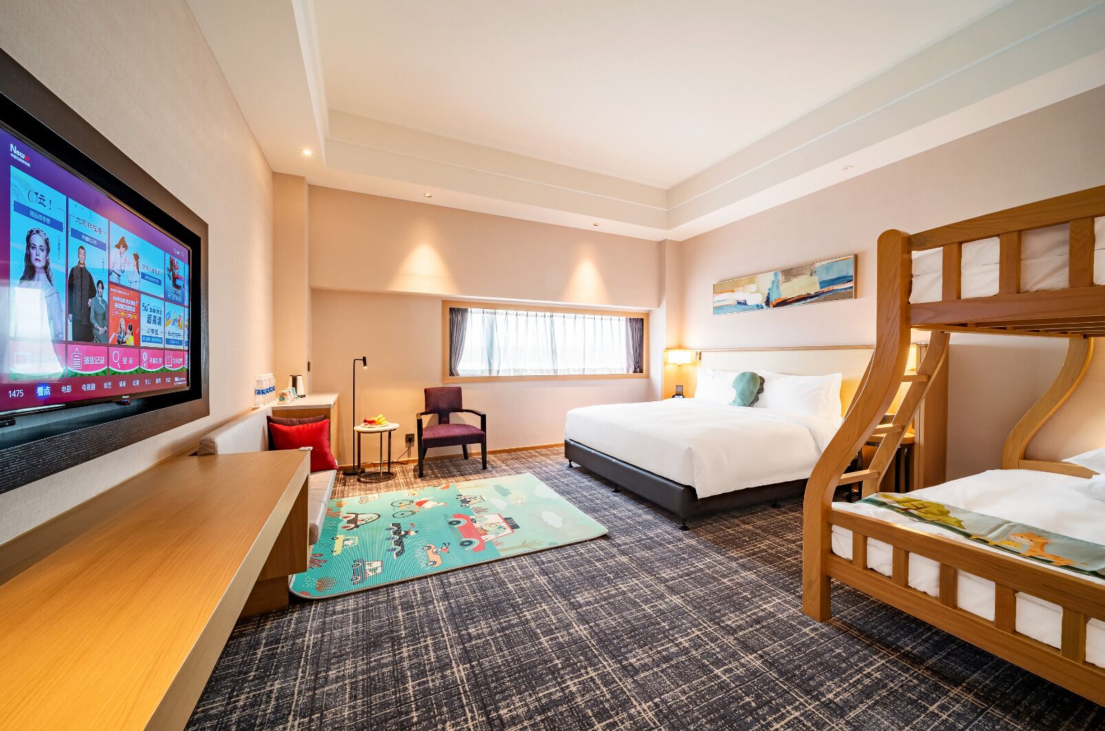 Cubrecamas, colchones con efecto memoria y escritorio 