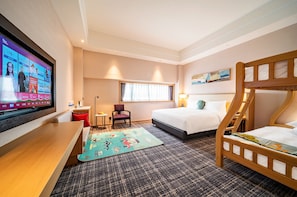 Familierom, flere senger | Dundyner, memory foam-senger, skrivebord og skrivebord for bærbar PC