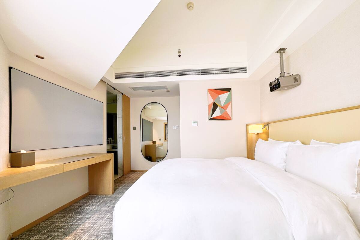 Dobbeltrom – superior, 1 soverom, byutsikt | Dundyner, memory foam-senger, skrivebord og skrivebord for bærbar PC