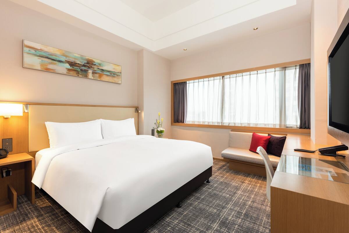 Rom – city, 1 kingsize-seng | Dundyner, memory foam-senger, skrivebord og skrivebord for bærbar PC