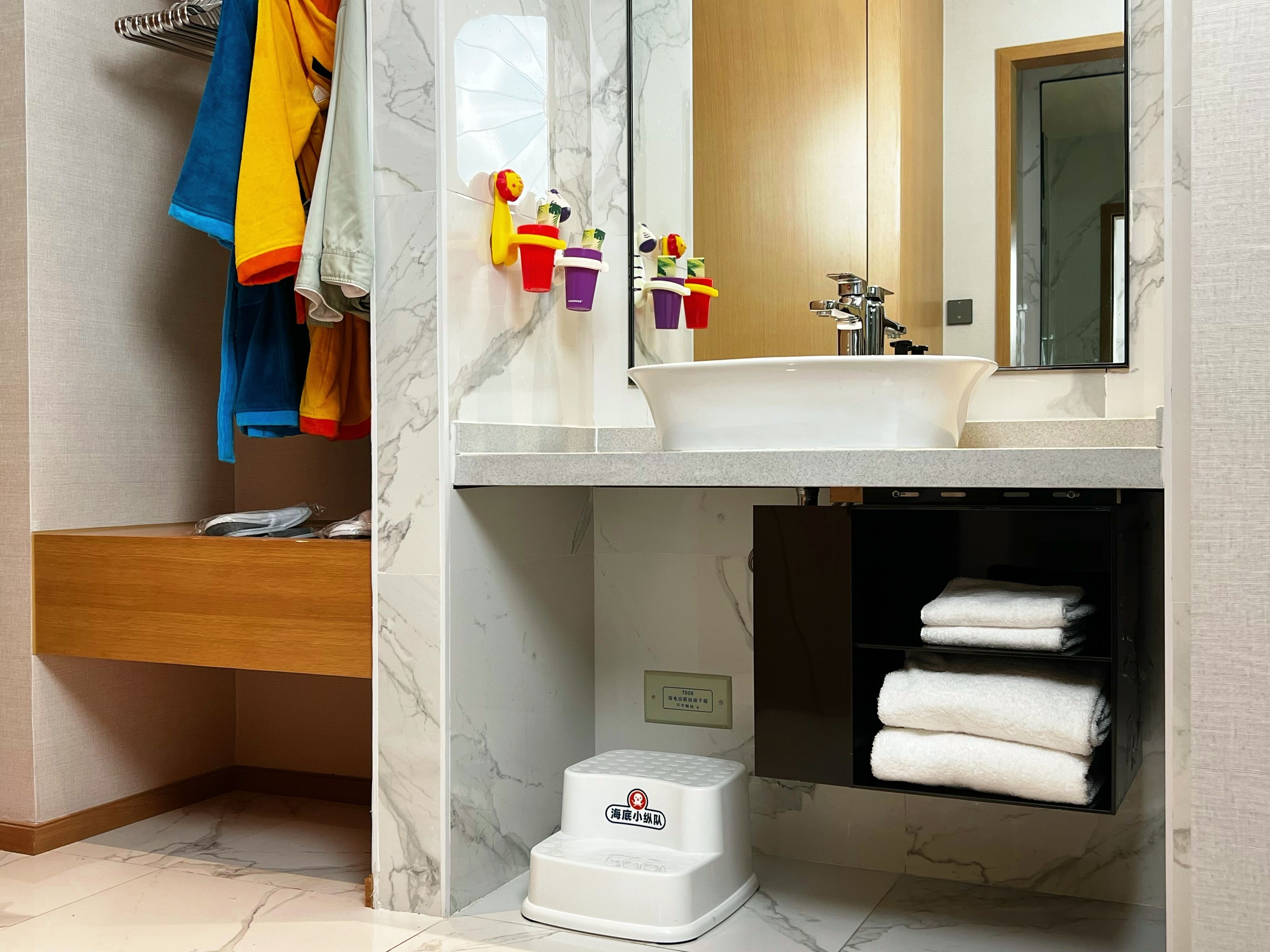 gallery room | bathroom sink