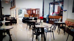 Café da manhã com buffet todos os dias (PHP 250 por pessoa)