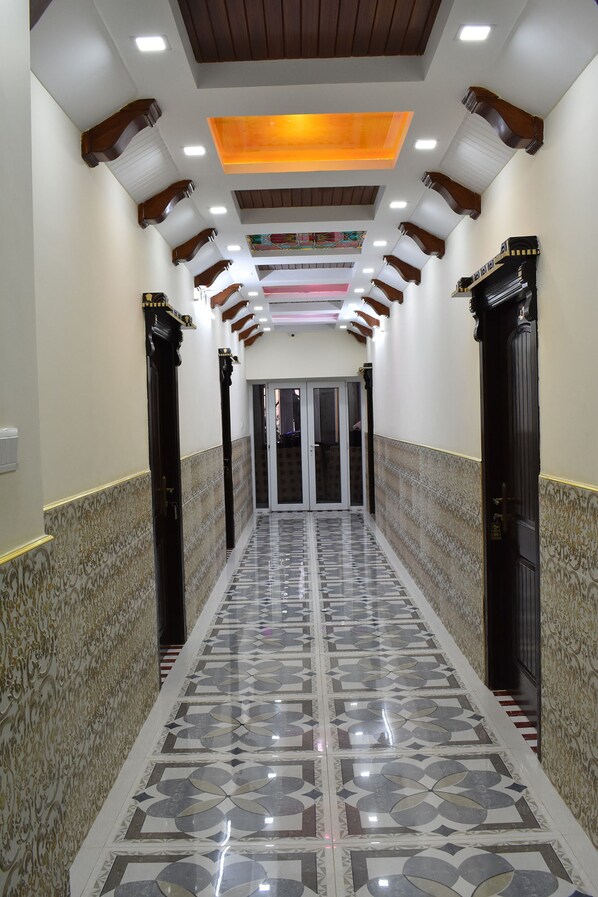 Interior entrance - Dream Land Hotel (Murree)