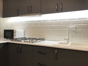 Private kitchen - Very Center, Crossroads of Tumanyan and Abovyan streets, 1st line with balcony (Yerevan)