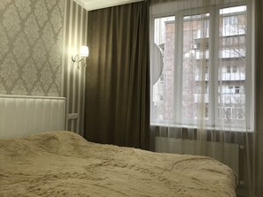 2 bedrooms, WiFi - Very Center, Crossroads of Tumanyan and Abovyan streets, 1st line with balcony (Yerevan)