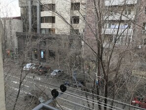 Property grounds - Very Center, Crossroads of Tumanyan and Abovyan streets, 1st line with balcony (Yerevan)