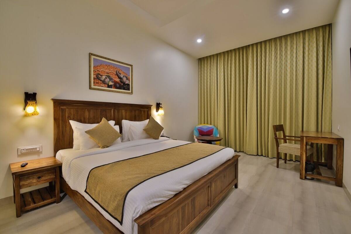 Rajwada Kaksh | Frette Italian sheets, premium bedding, minibar, in-room safe