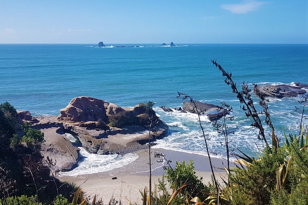 På stranden og solsenger