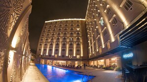 A hotel with a swimming pool, a bar, and a restaurant. - Acacia Hotel Davao (Davao)