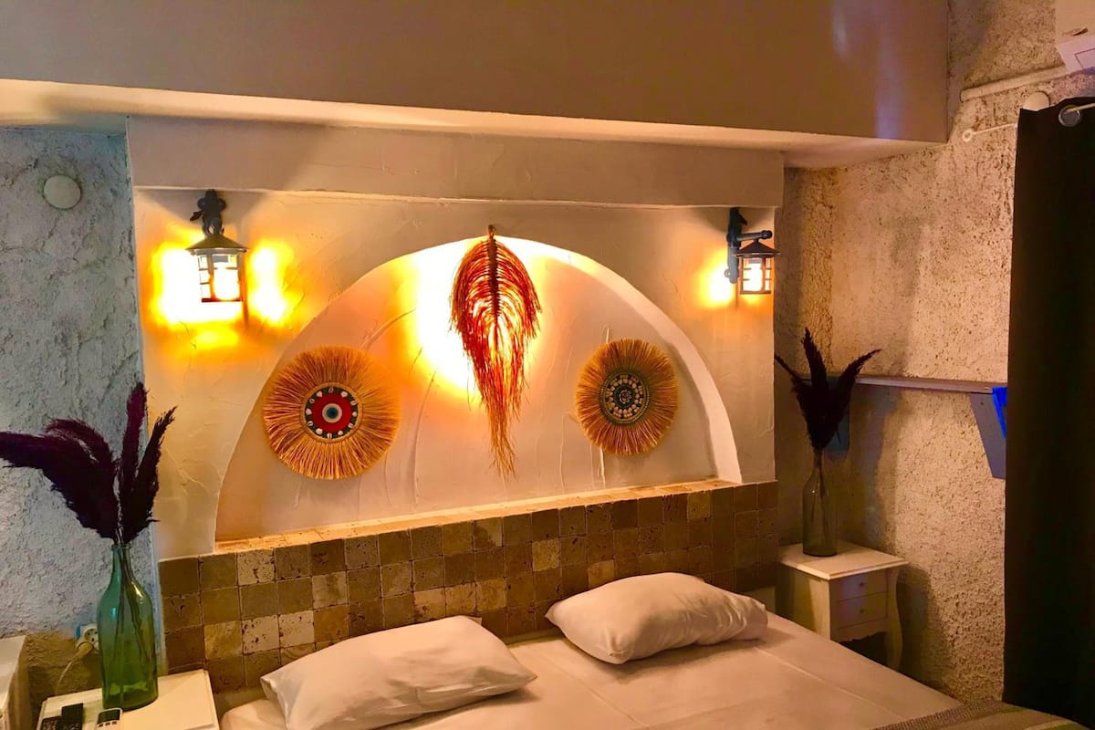 Premium bedding, WiFi (free), individually decorated