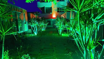 Standard-Baumhaus, Gartenblick | Wohnbereich | LCD-Fernseher