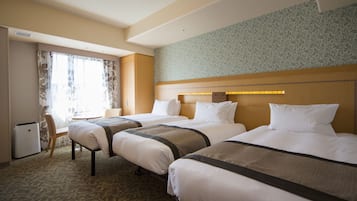 Down duvets, in-room safe, desk, soundproofing