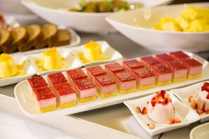 Colazione a buffet, servita tutte le mattine (2200 JPY a persona) 