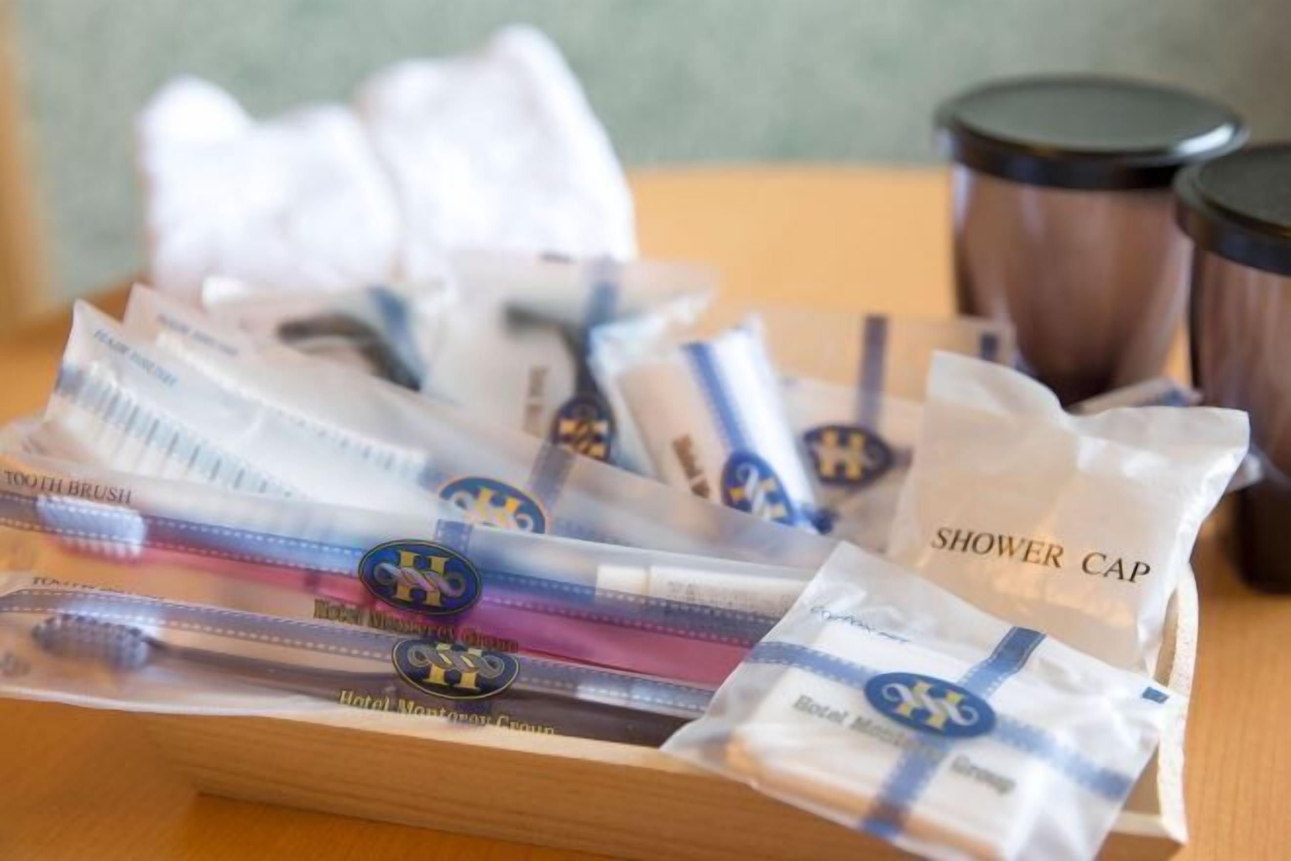 Badrumsbekvämligheter | Badkar/dusch, gratis toalettartiklar, hårtork och tofflor