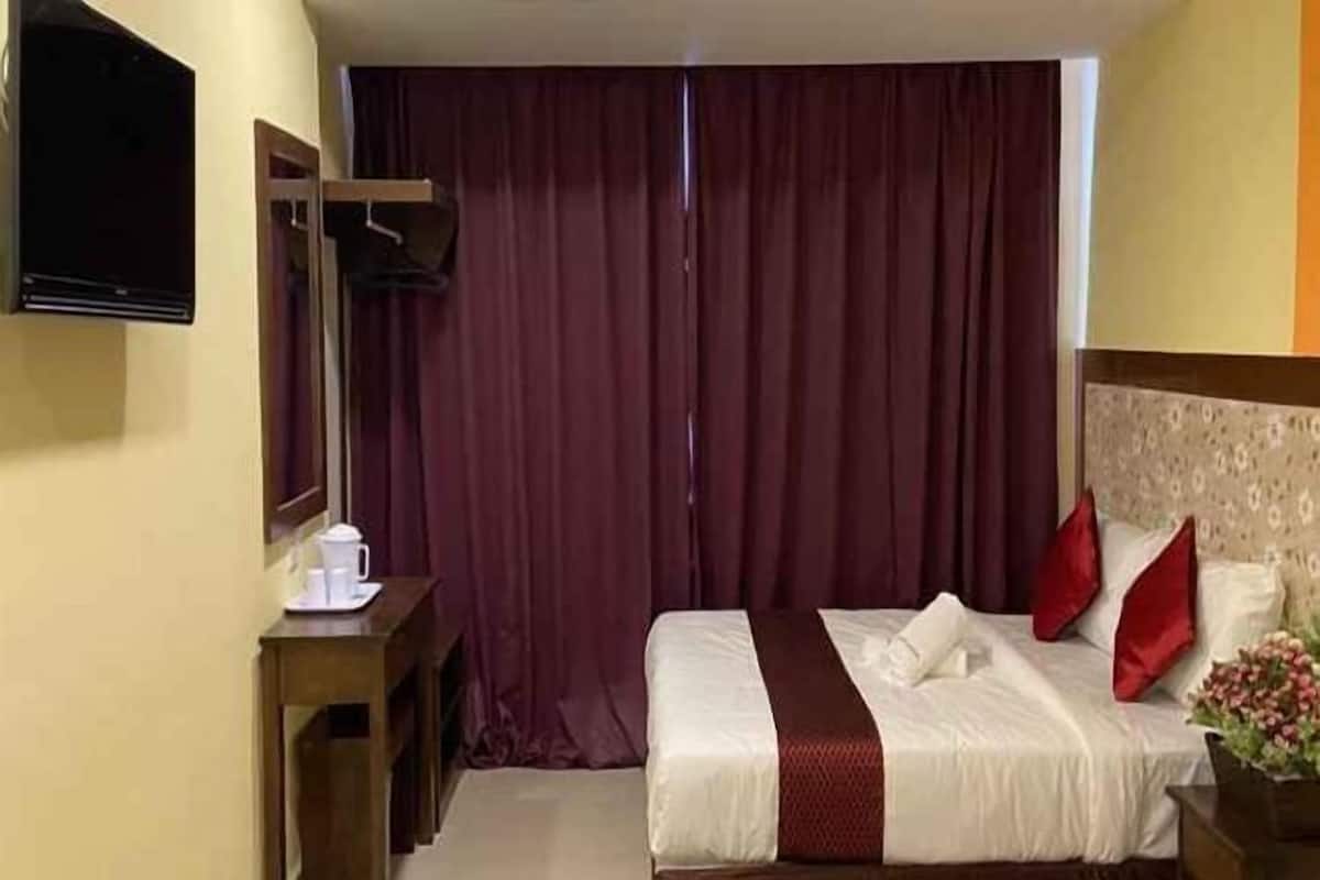 1 chambre, bureau, fer et planche à repasser, Wi-Fi