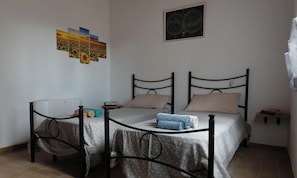 2 bedrooms, iron/ironing board, travel cot, free WiFi