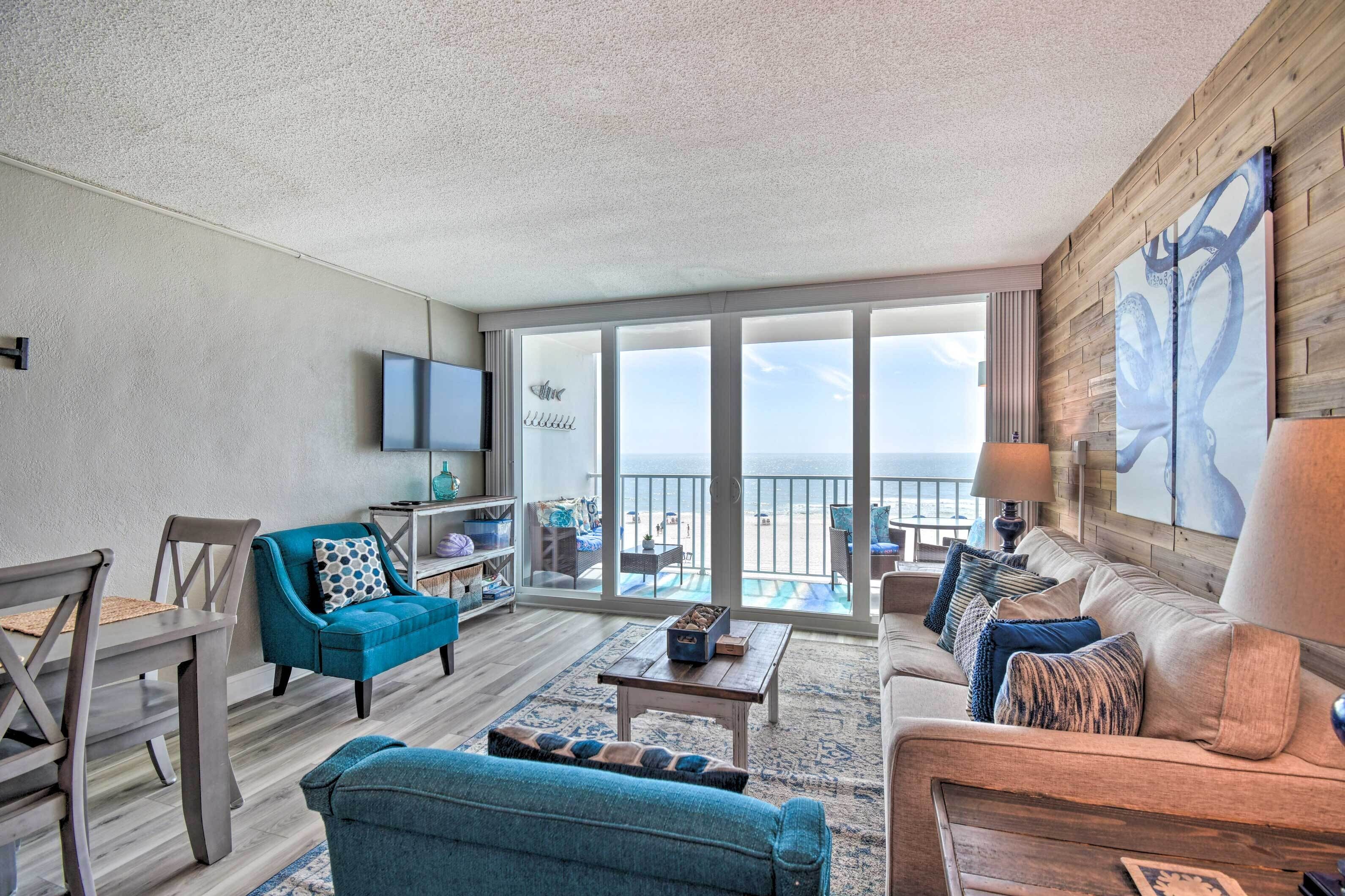Bright Gulf Shores Beachfront Condo w/ Pool Access