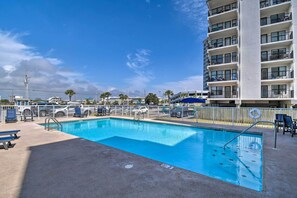 Pool - Bright Gulf Shores Beachfront Condo w/ Pool Access (Gulf Shores)
