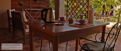 Outdoor dining