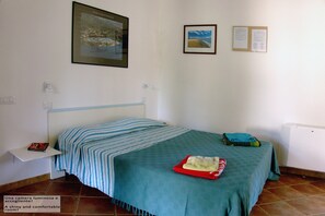 1 chambre, fer et planche à repasser, accès au Wi-Fi (inclus)