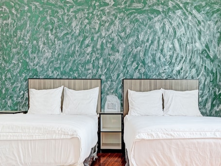 Family Suite | Desk, free WiFi, bed sheets