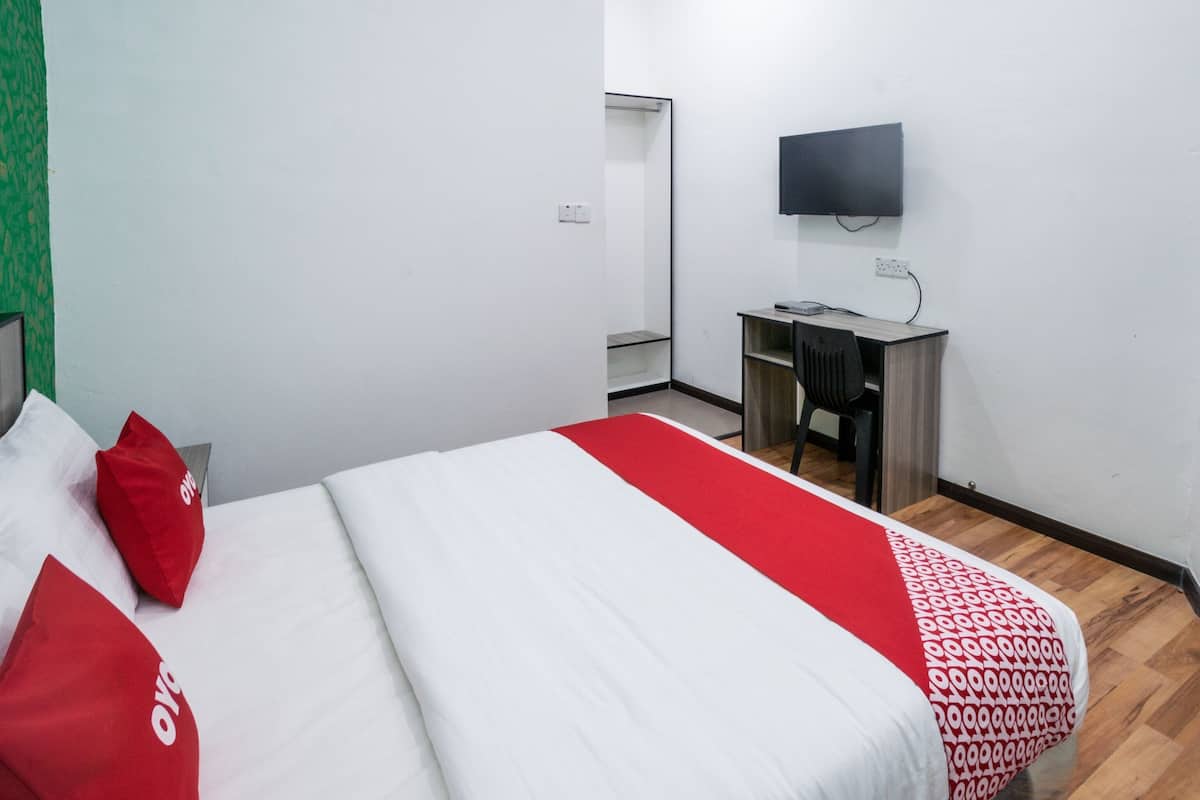 Desk, WiFi (free), bed sheets