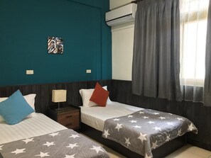 101雙人房,共用衛浴 | 办公桌、遮光窗帘、隔音、免费 WiFi