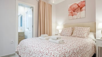 2 slaapkamers, een strijkplank/strijkijzer, internet, beddengoed