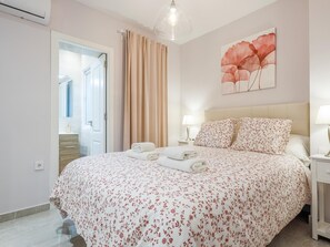 2 bedrooms, iron/ironing board, Internet, bed sheets