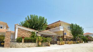 A residential building with a stone facade, a covered porch, and a balcony. - Ni-Mar Studios & Apartments (Zakynthos)