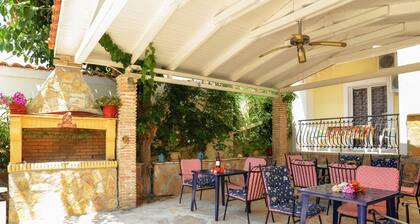 Ni-Mar Studios & Apartments