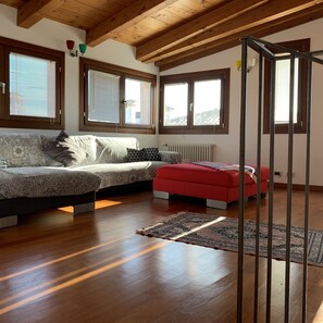 Apartment, 3 Schlafzimmer | Wohnbereich