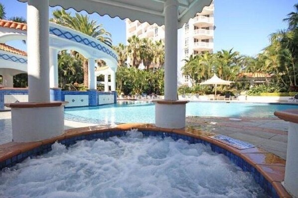 Indoor pool, outdoor pool - Charming Broadbeach unit - Soothing pool views (Broadbeach)