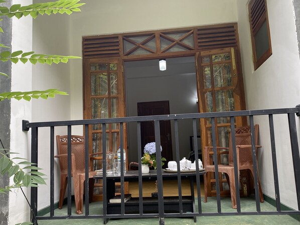 Exterior - Misty Elegance Ella (Ella)