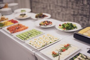 Desayuno buffet diario (PLN 60 por persona)