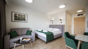 Elite Studio | Living area | 43-inch flat-screen TV with cable channels, LED TV, first-run films