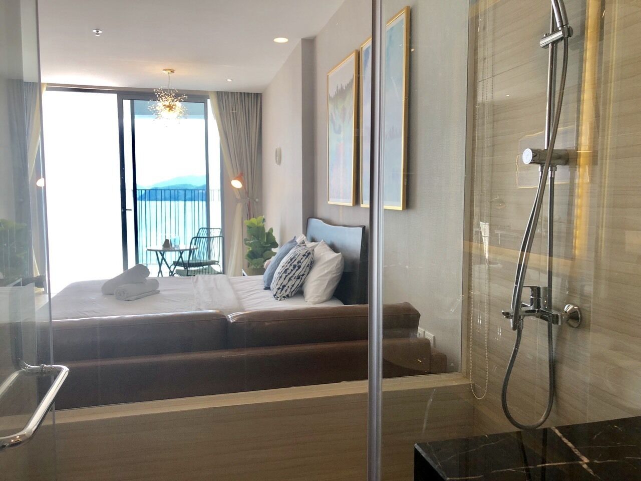 Buồng tắm vòi sen