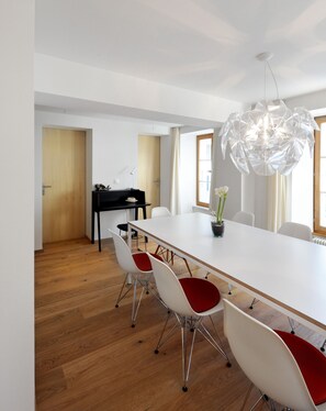Superior appartement, 2 slaapkamers | Dineren in de kamer