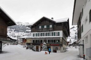 Front of property - Hotel Sternen (Lenk)