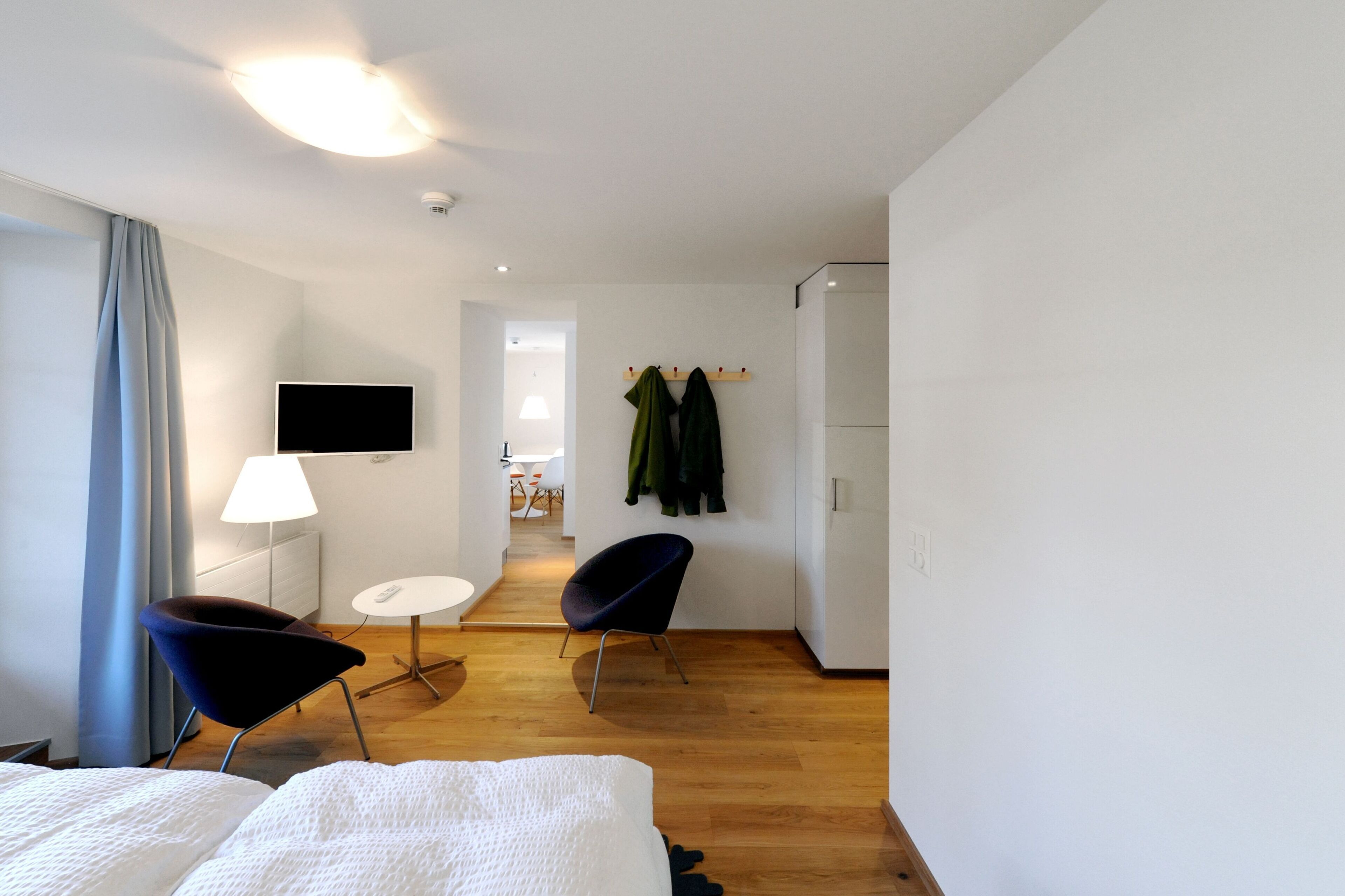 superior apartment, 2 bedrooms | desk