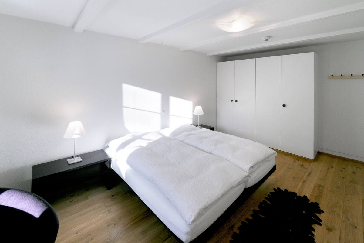 Kamar Double Superior | Meja kerja