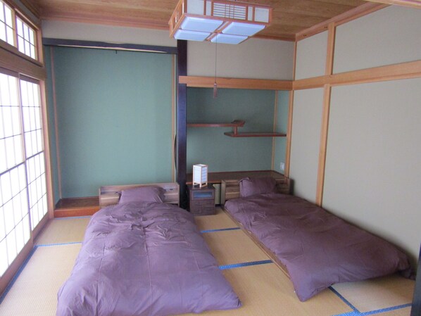 2 bedrooms, desk, laptop workspace, free WiFi