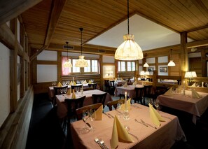 Free daily buffet breakfast - Hotel zum Gade (Lenk)