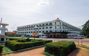 Vista frontal de la propiedad