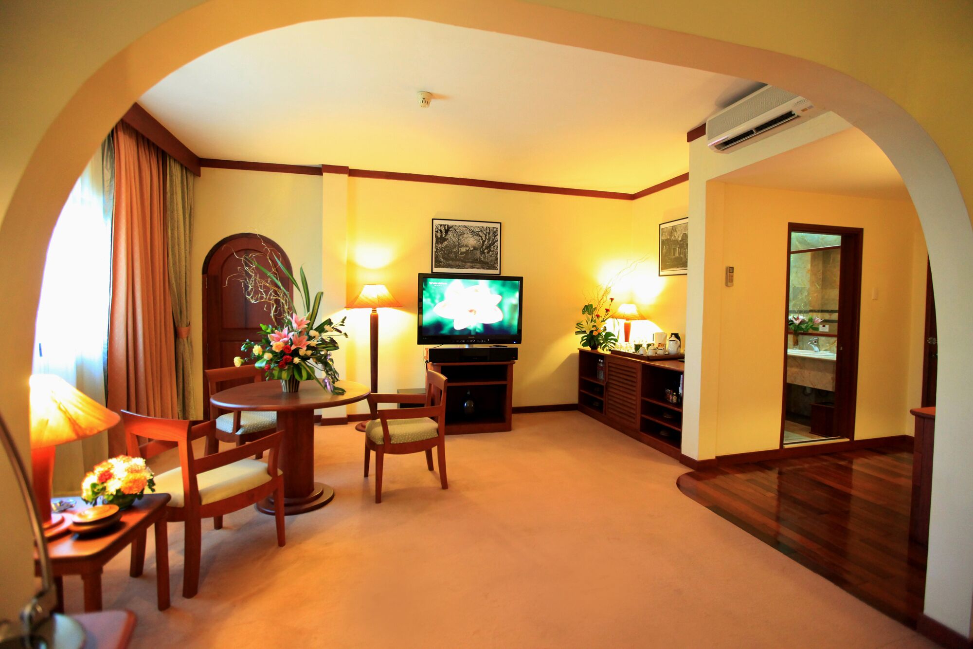 presidential suite | living area | 32-inch lcd tv with cable channels, tv