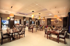 Breakfast, lunch and dinner served - Laotel Vientiane (Vientiane)