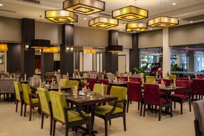 Se sirven desayunos, comidas y cenas 