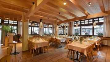 Café da manhã com buffet grátis todos os dias